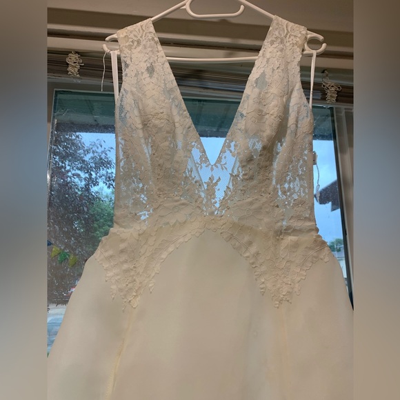 BNWT Lace wedding dress - Picture 4 of 10